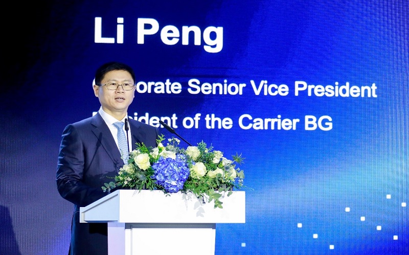 Li Peng President of Huawei Carrier BG delivered a keynote speech